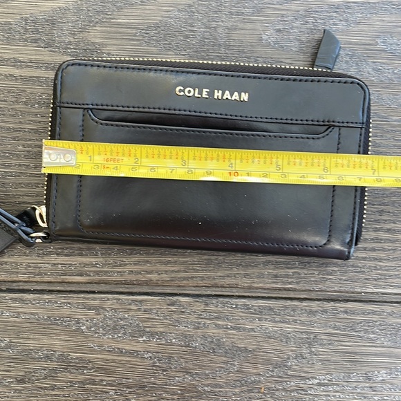 Cole Haan wallet - Picture 4 of 10